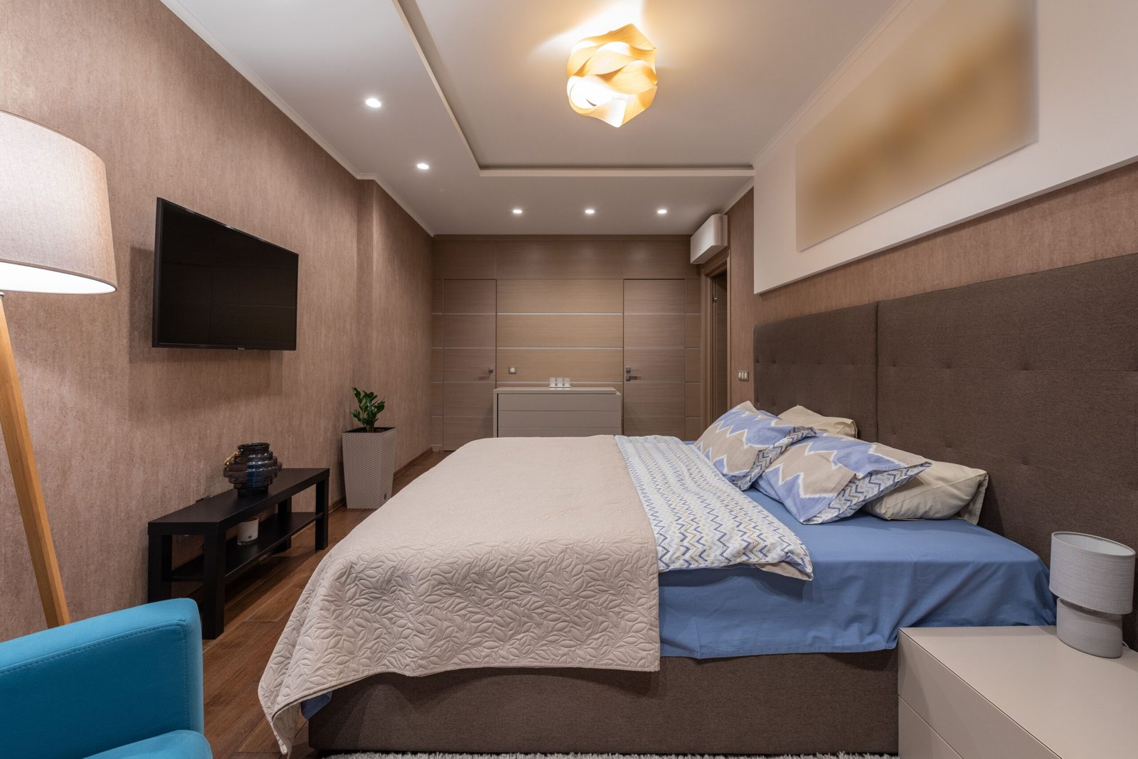 Bedroom Decor: 5 Best Products for a Beautiful & Cozy Bedroom