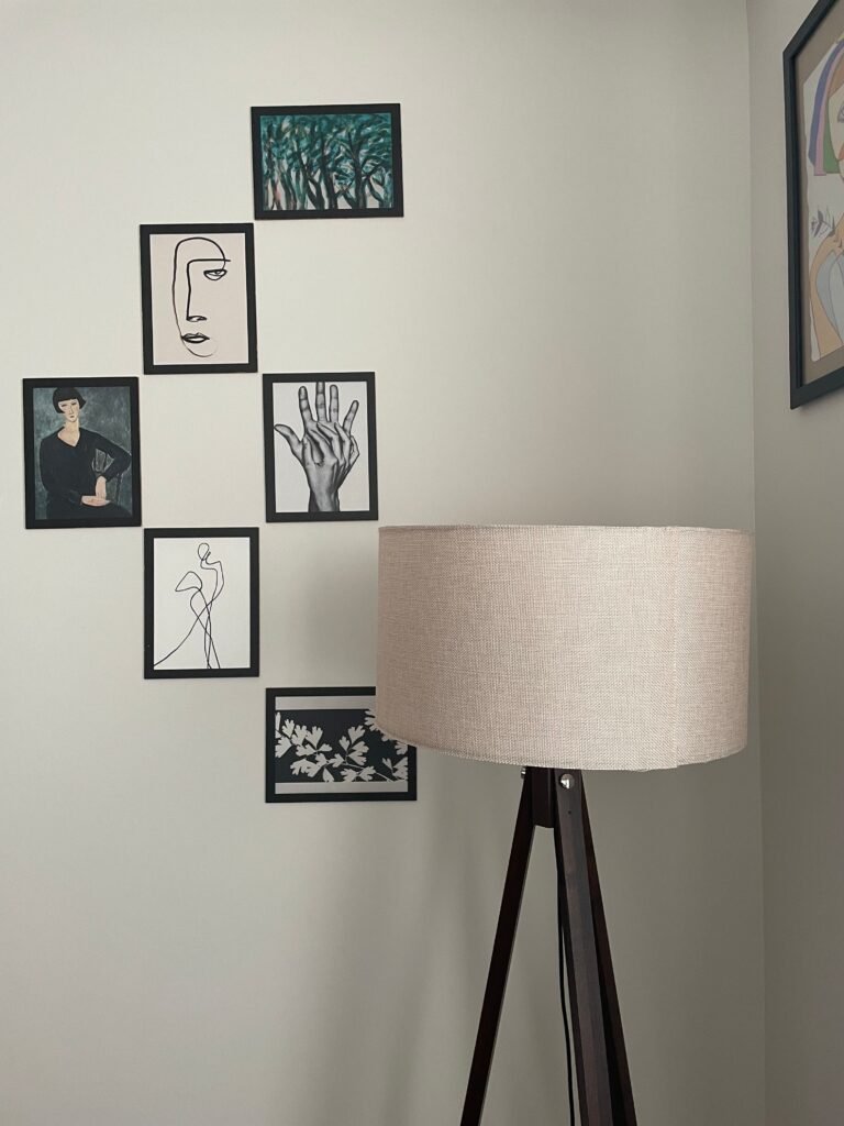 framed wall art set with lamp in living room