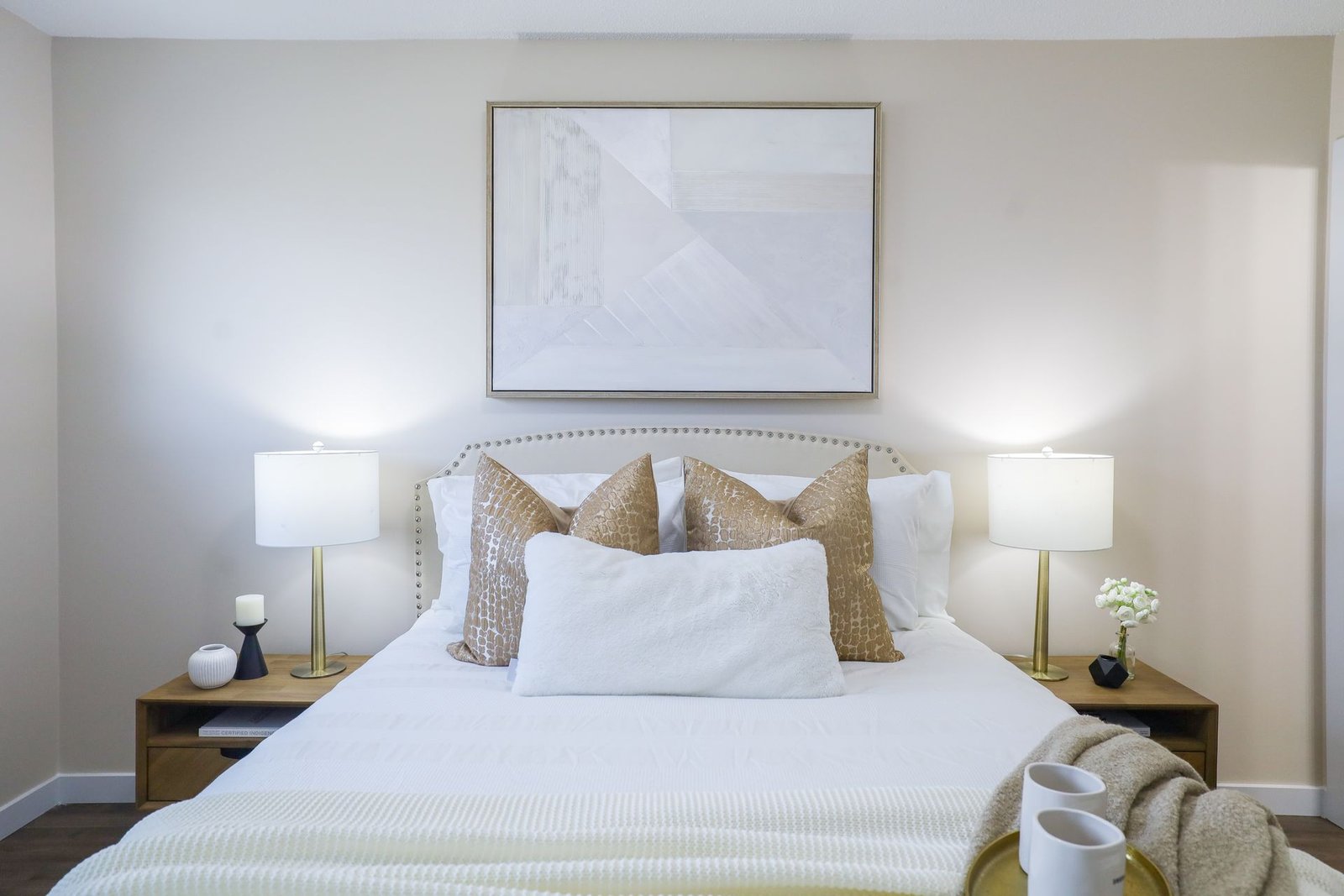 7 Stunning Bedroom Decor Ideas to Make Your Bedroom Cozy & Stylish
